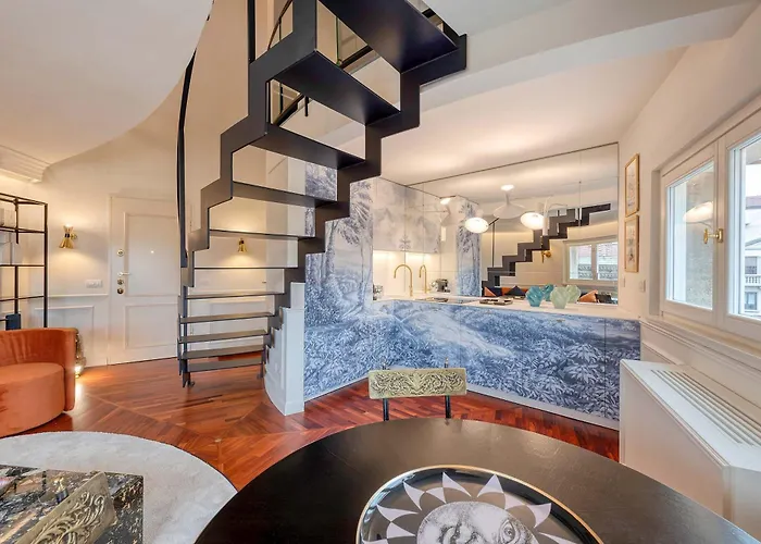 Stunning Cupola Apt-Steps From San Babila & Duomo