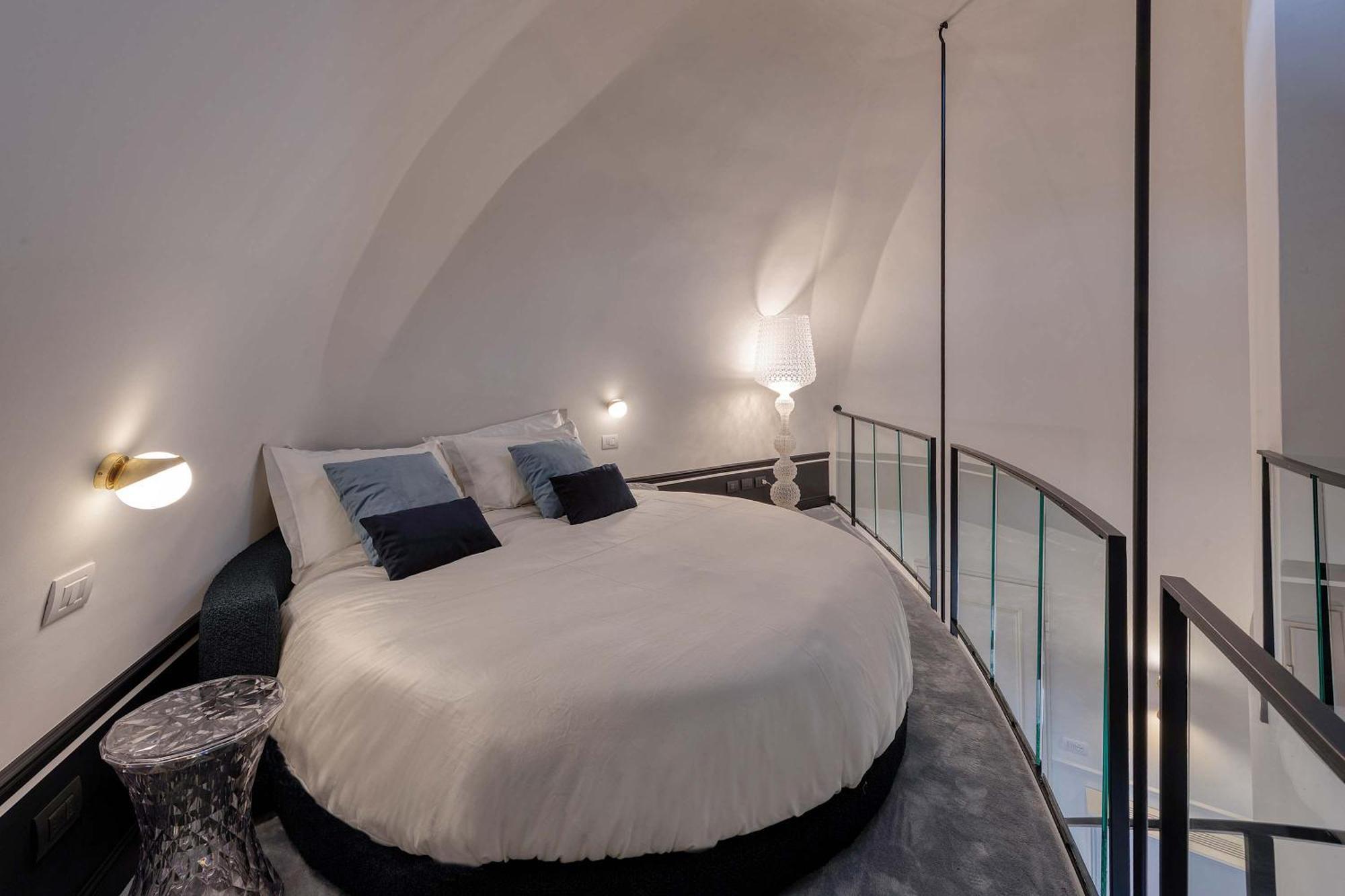 Stunning Cupola Apt-steps From San Babila & Duomo